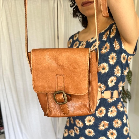Vintage Camel Brown Leather Messenger Bag - Picture 5 of 8